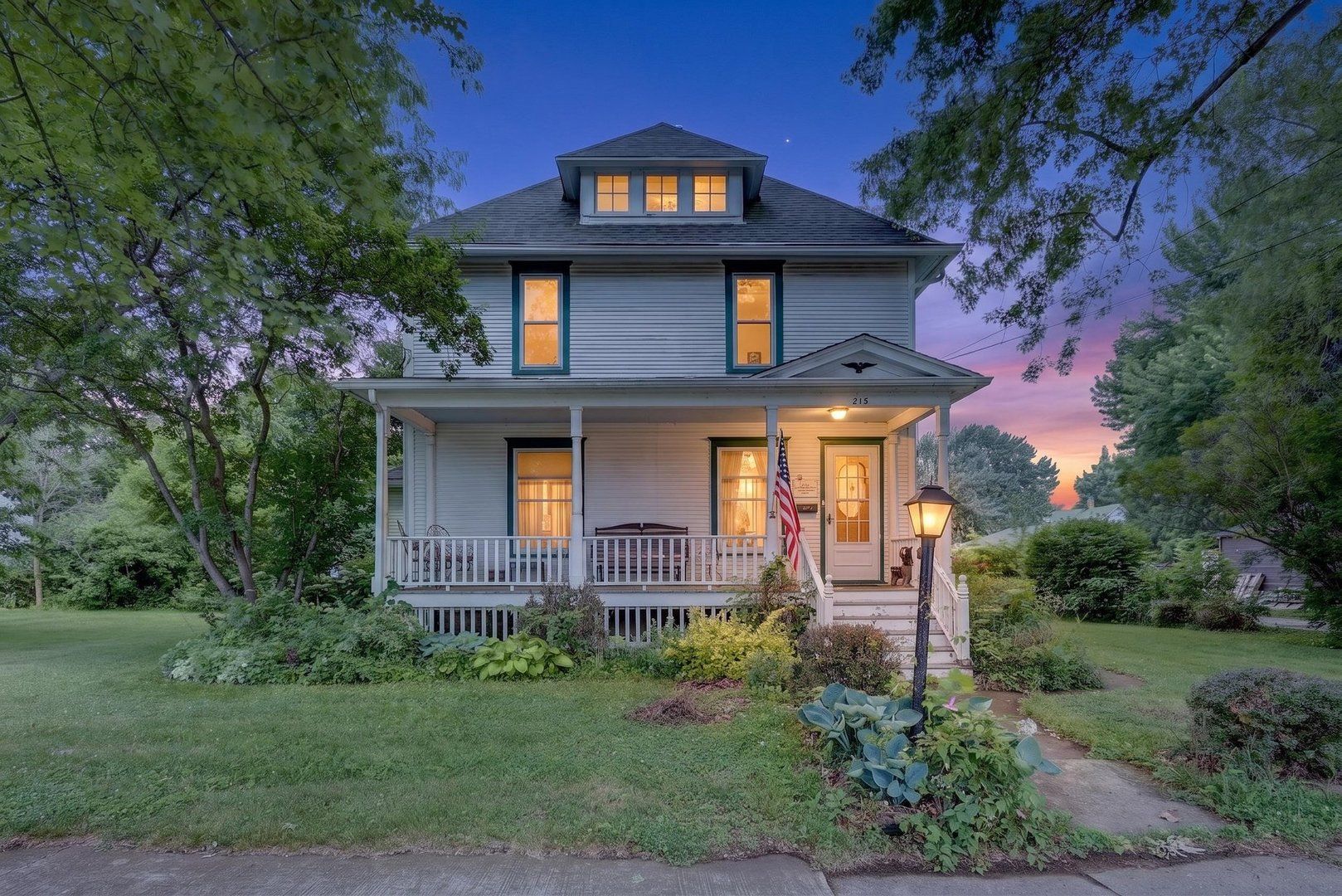 215 W Harrison Street — Belvidere, IL 61008