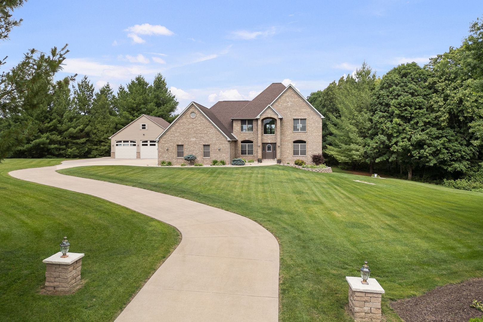 2608 W 3rd Street — Coal Valley, IL 61240