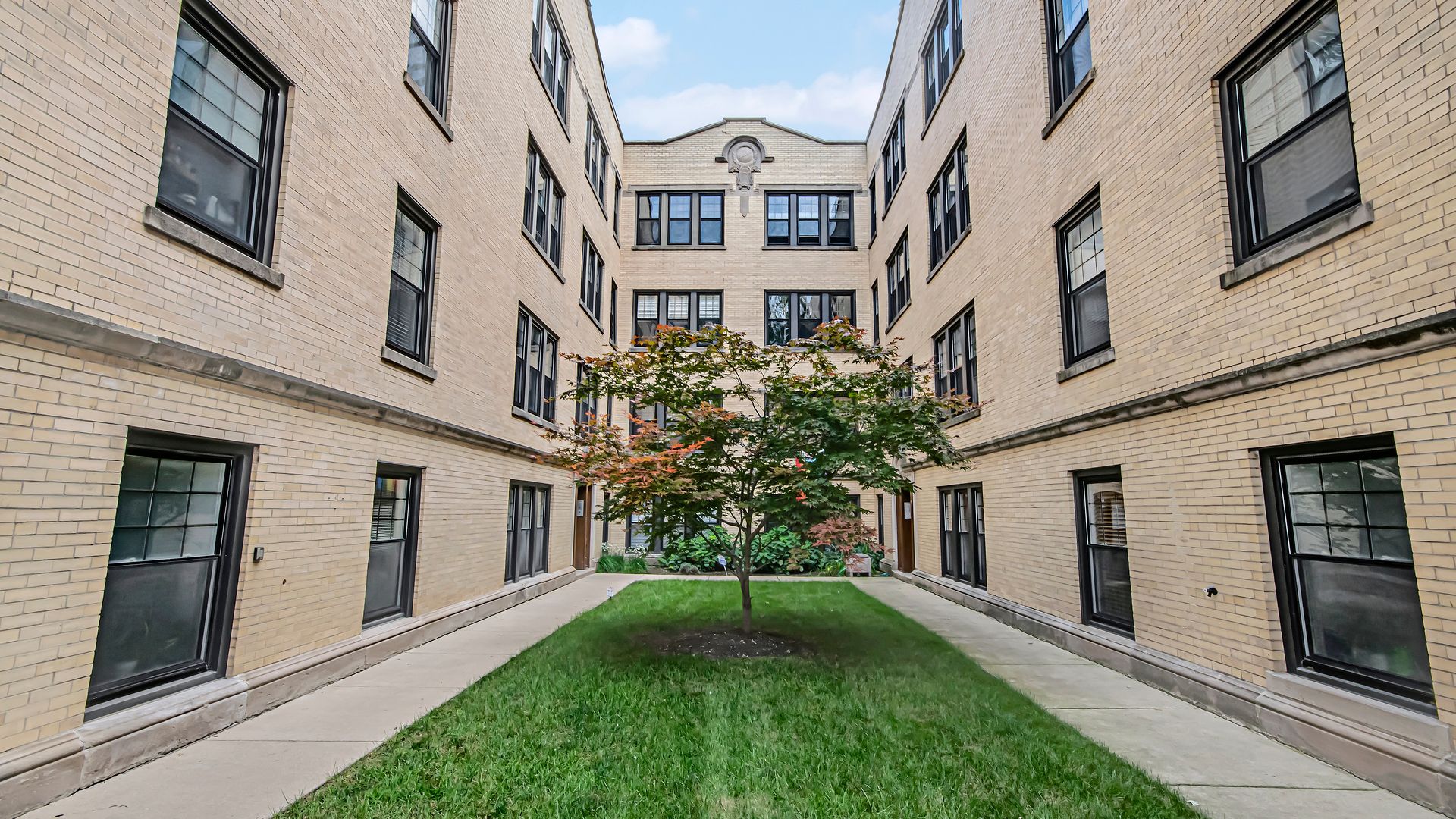 5623 N Wayne Avenue #B3 — Chicago, IL 60660