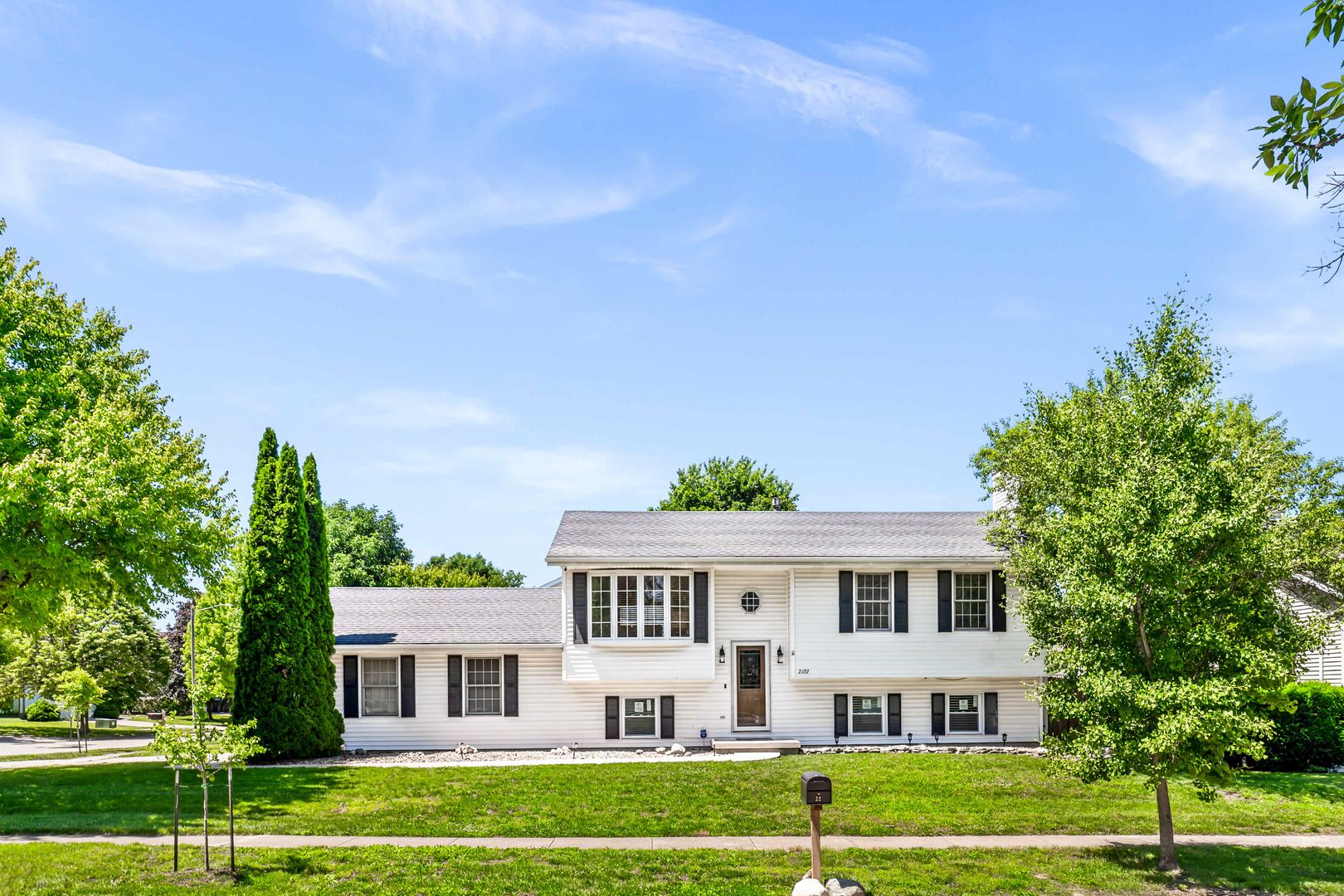 2102 Pacific Avenue — Bloomington, IL 61701