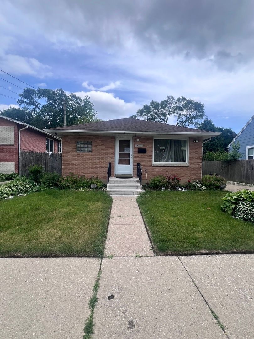 801 Indiana Avenue — Waukegan, IL 60085