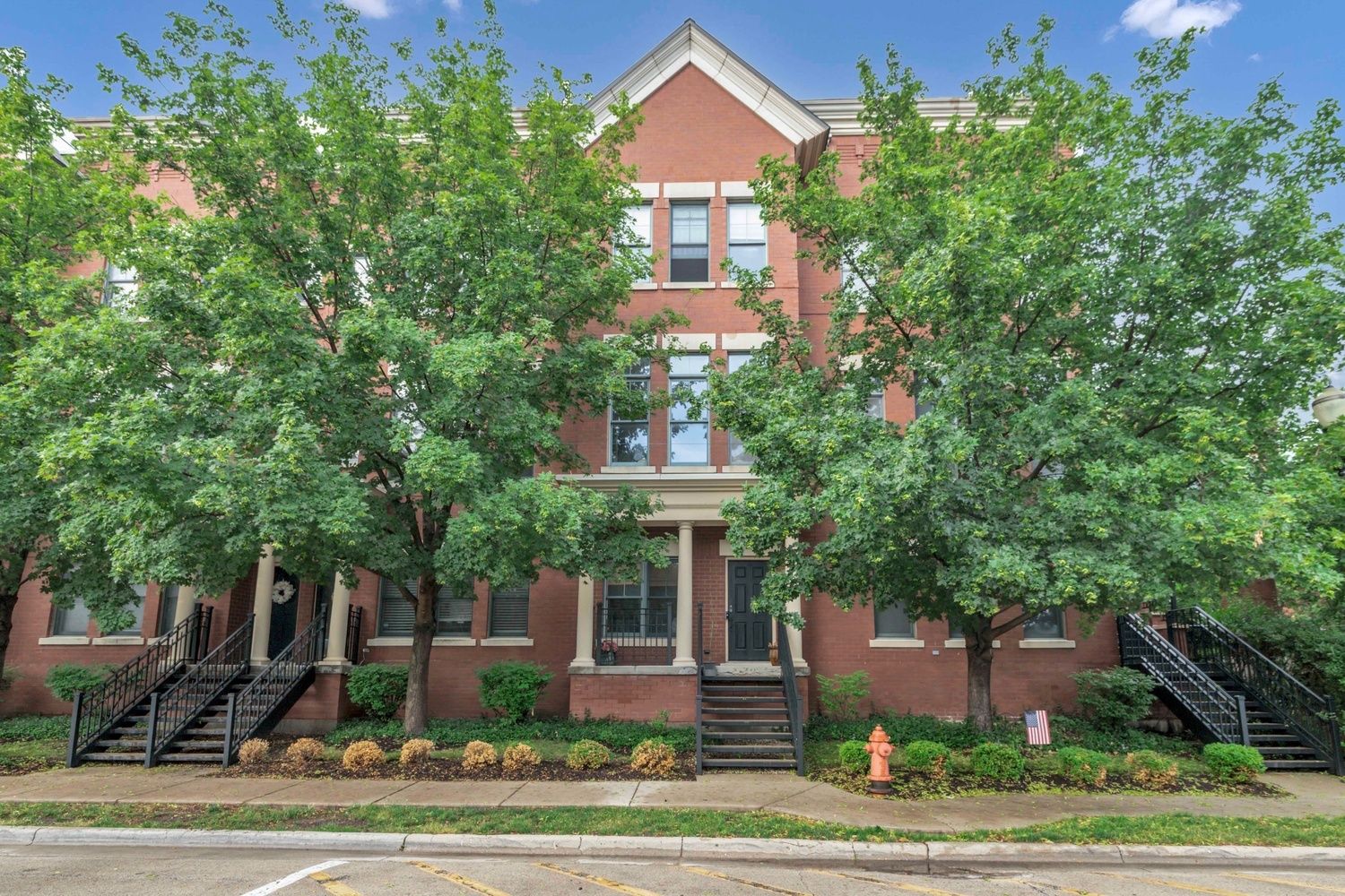 161 S Grove Avenue — Elgin, IL 60120