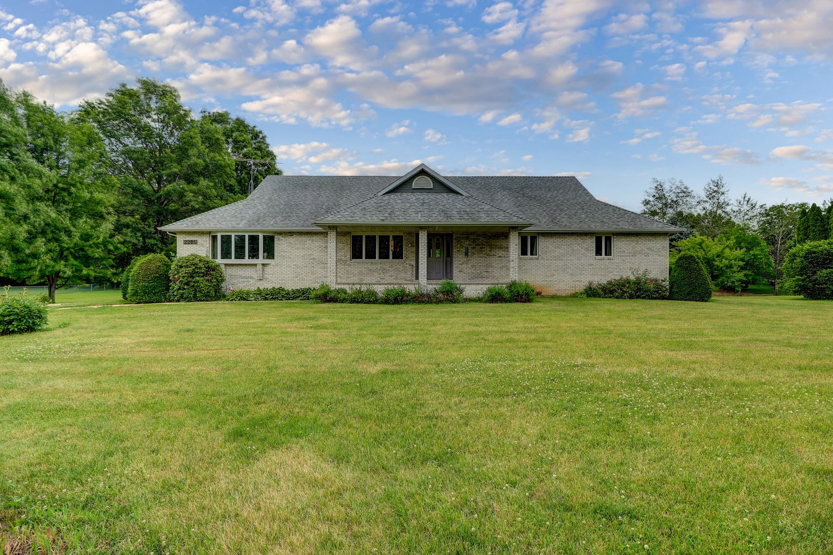 2205 Meadows Drive — Sterling, IL 61081