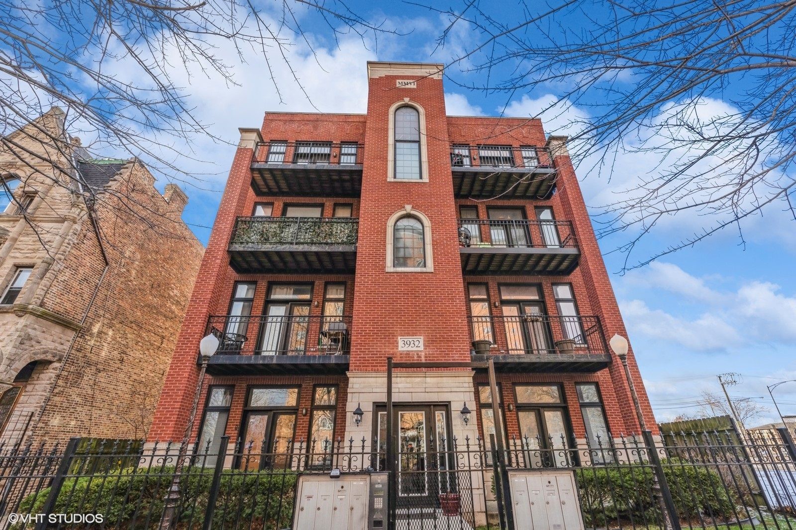 3932 S Lake Park Avenue #2N — Chicago, IL 60653