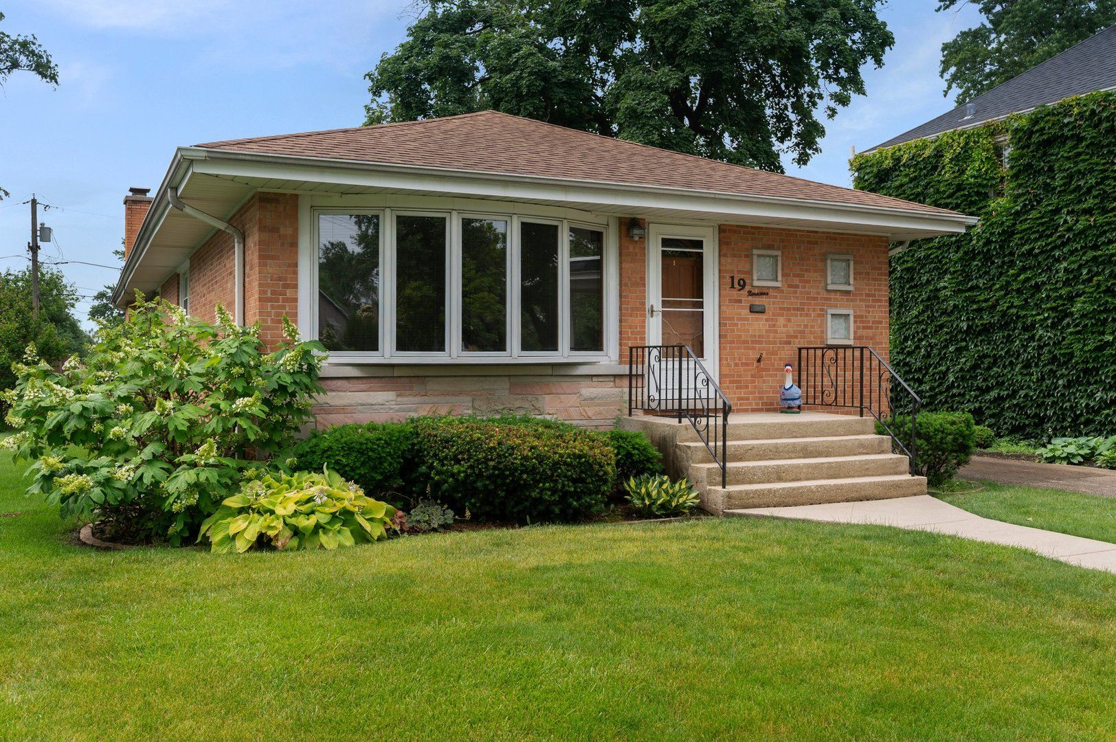 19 W Adams Street — Villa Park, IL 60181