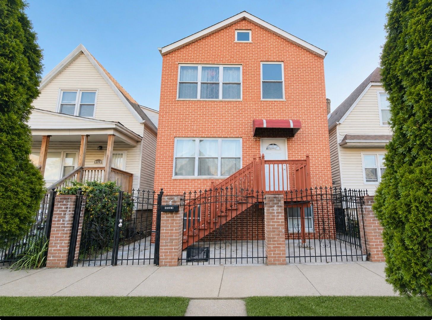 4024 S Artesian Avenue — Chicago, IL 60632