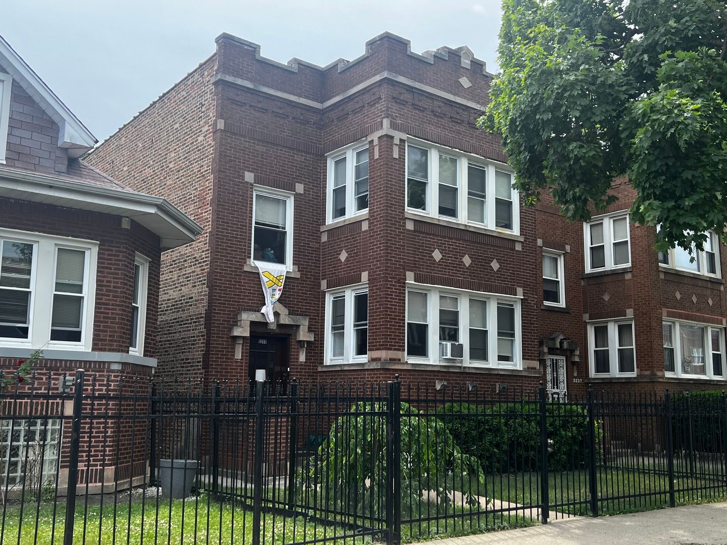 5233 W Potomac Avenue — Chicago, IL 60651
