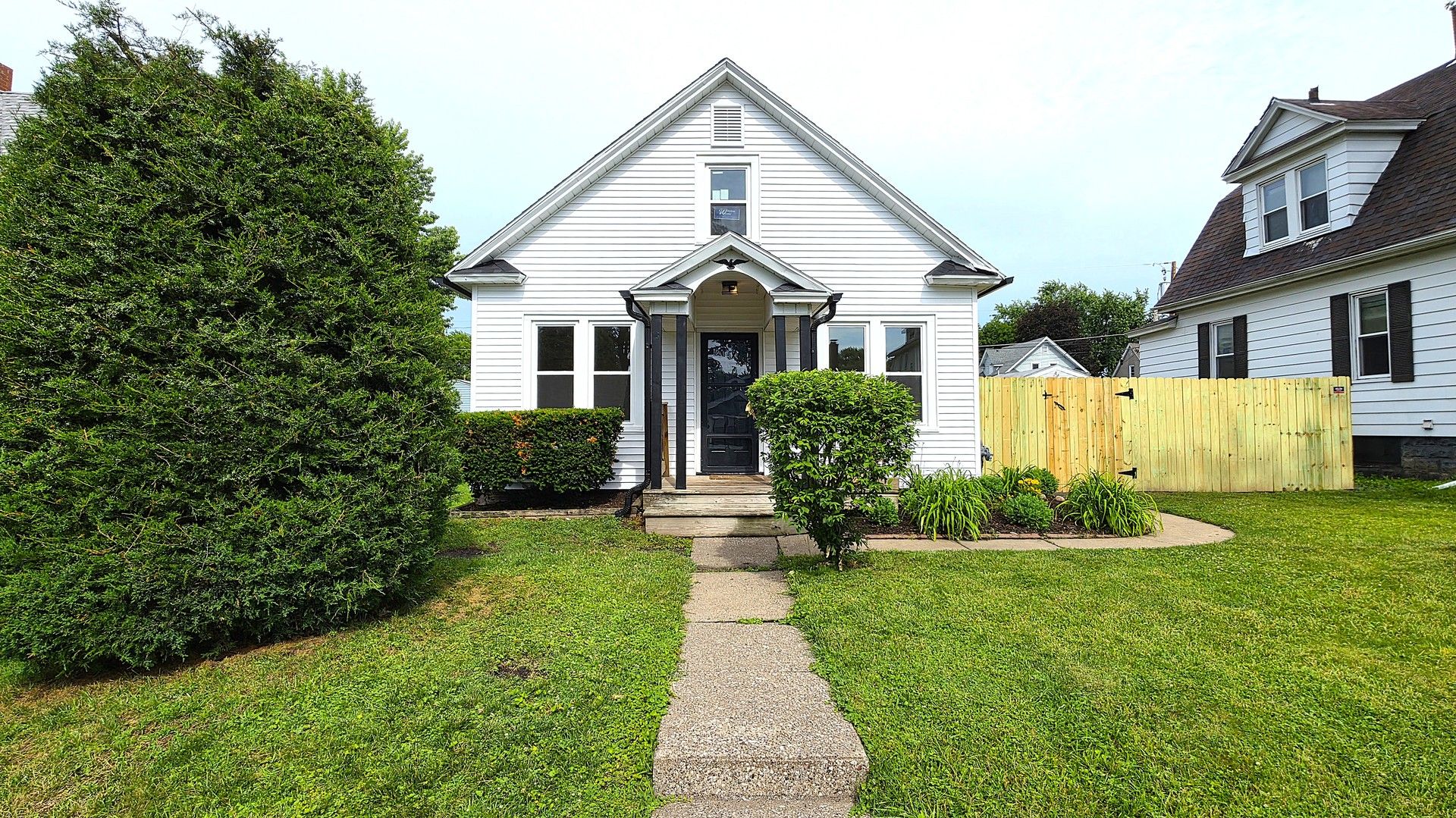 2621 Davenport Avenue — Davenport, IA 52803