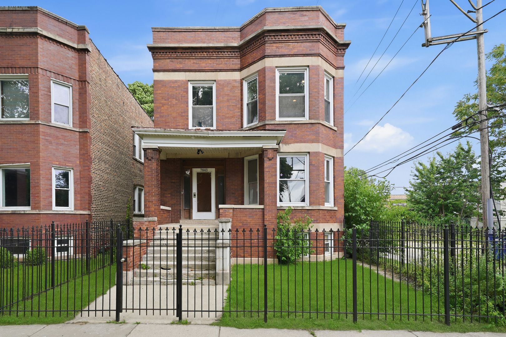 7843 S Burnham Avenue — Chicago, IL 60649