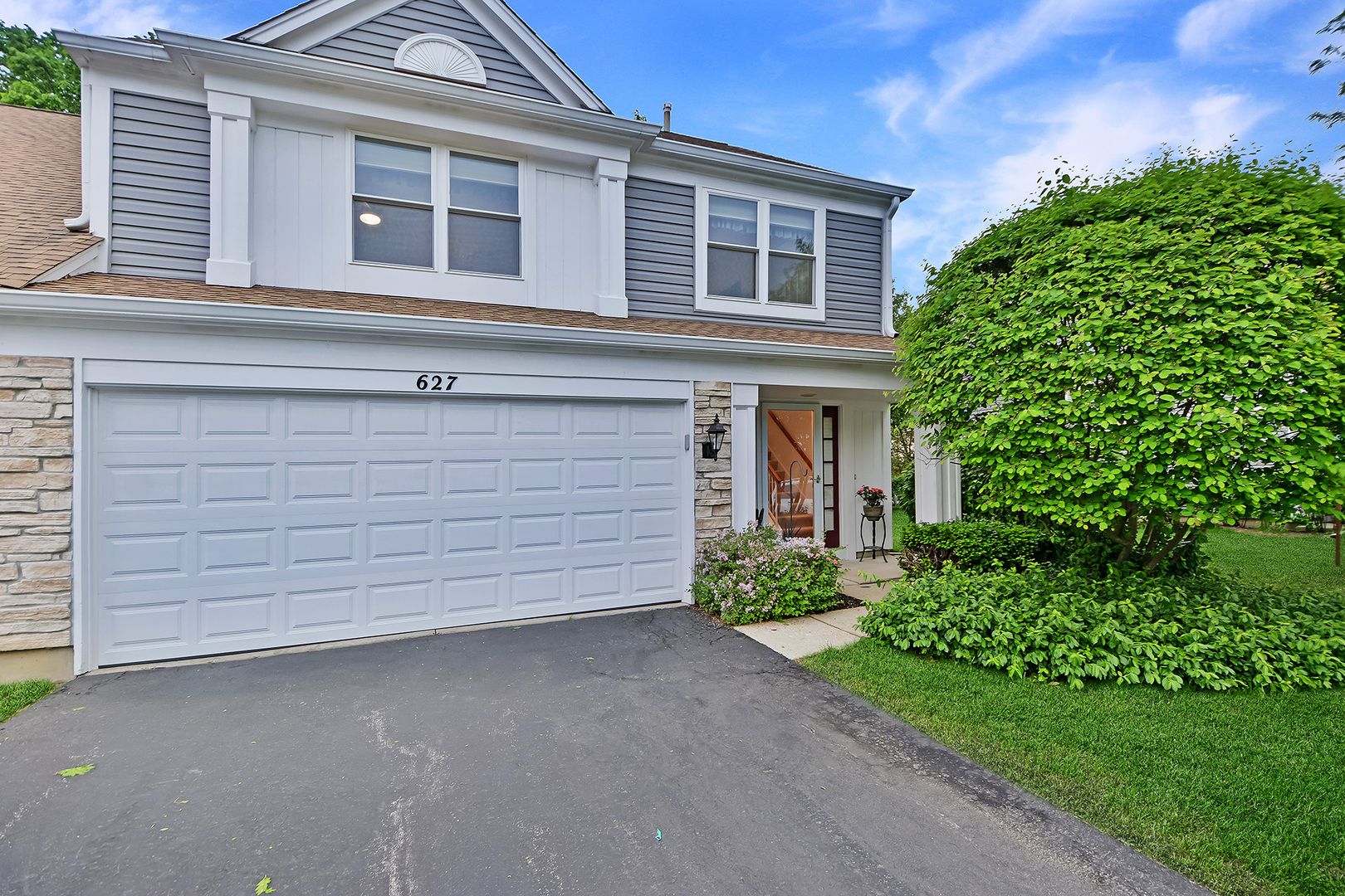 627 N Charter Hall Drive — Palatine, IL 60067