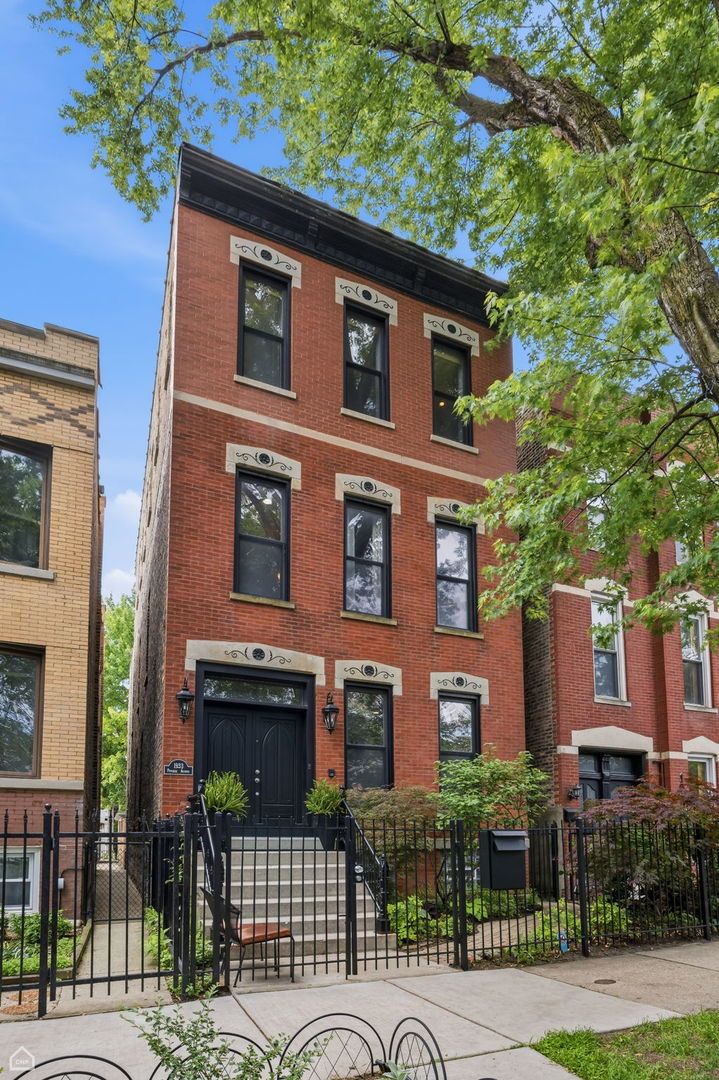 1933 W Potomac Avenue — Chicago, IL 60622
