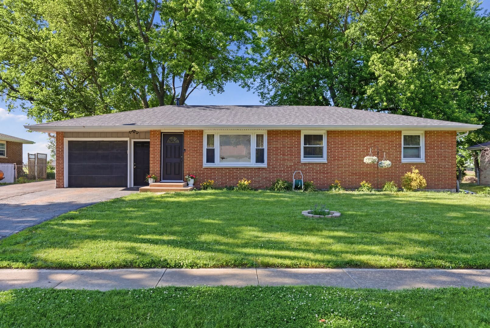 120 Terry Drive — Sugar Grove, IL 60554