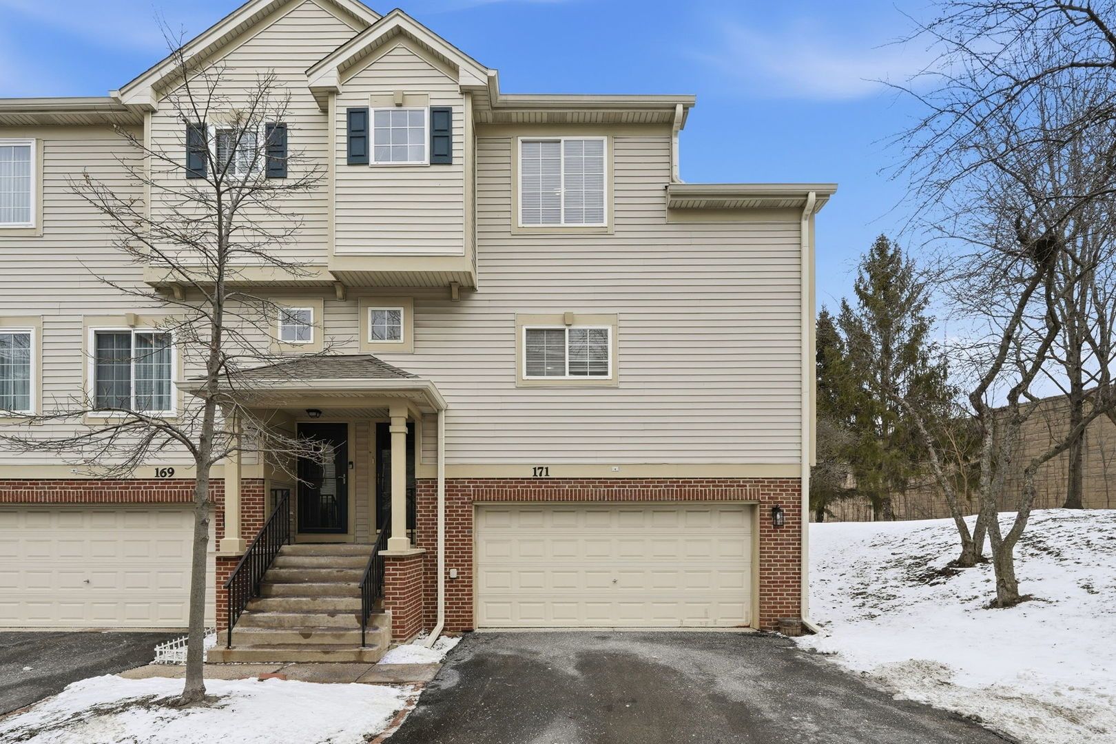 171 Monarch Drive — Streamwood, IL 60107