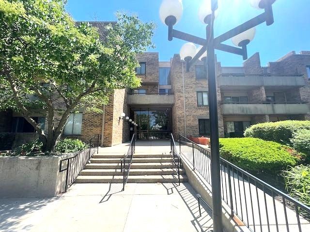 1912 Prairie Square #219 — Schaumburg, IL 60173
