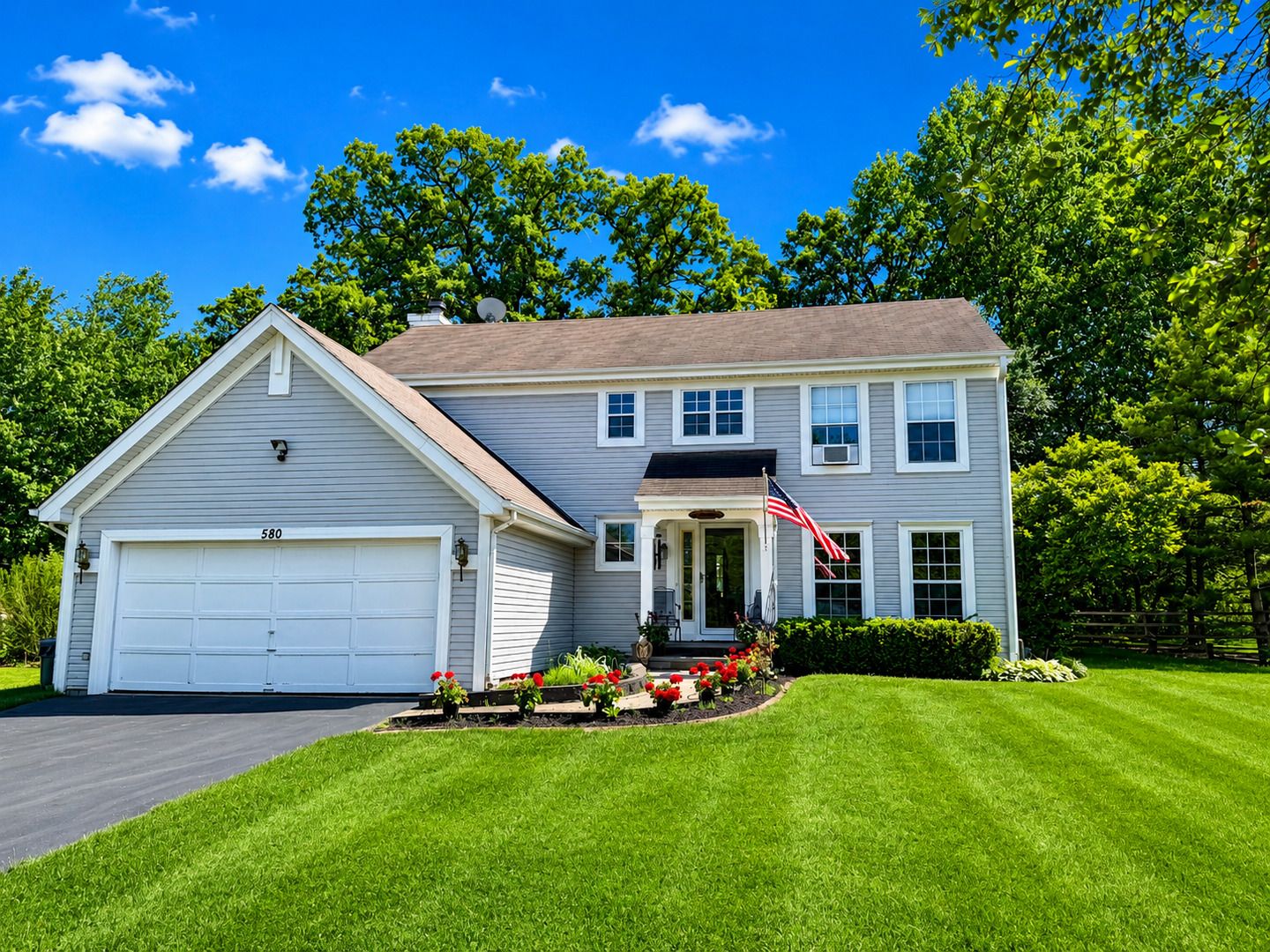 580 SYCAMORE Circle — Wauconda, IL 60084