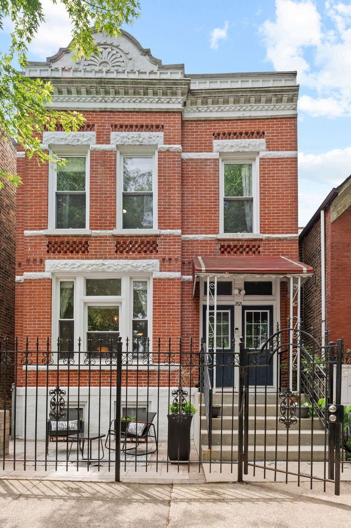 2621 W Haddon Street — Chicago, IL 60622