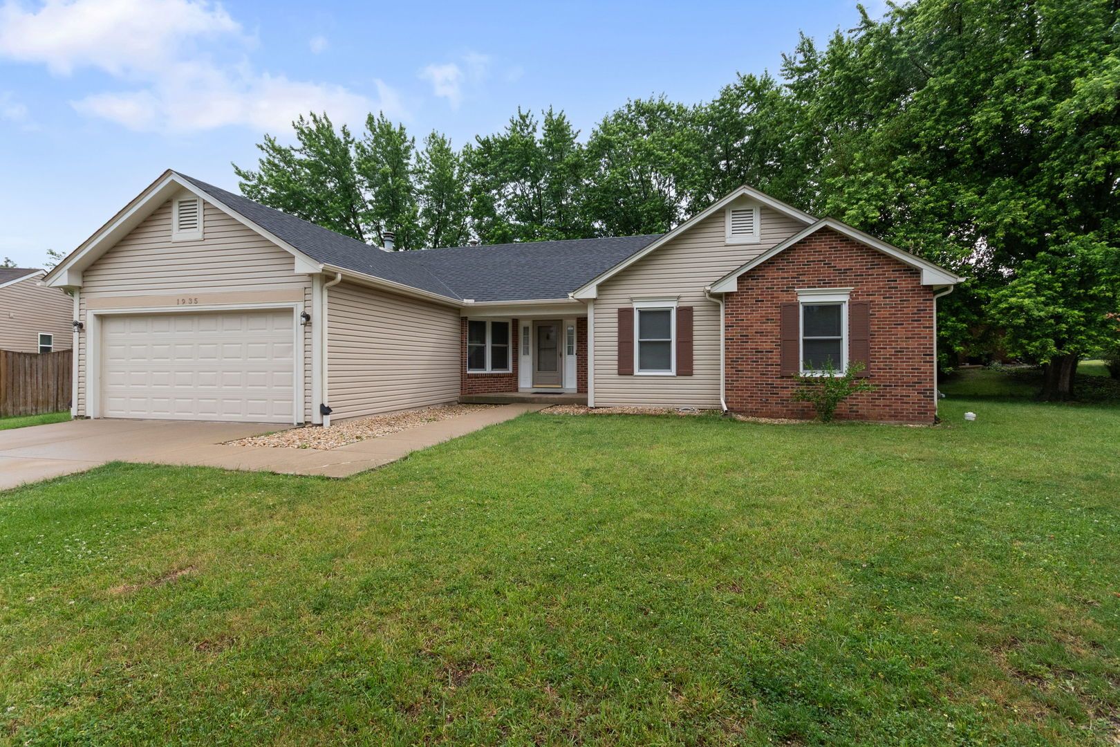 1935 Springhaven Court — Montgomery, IL 60538