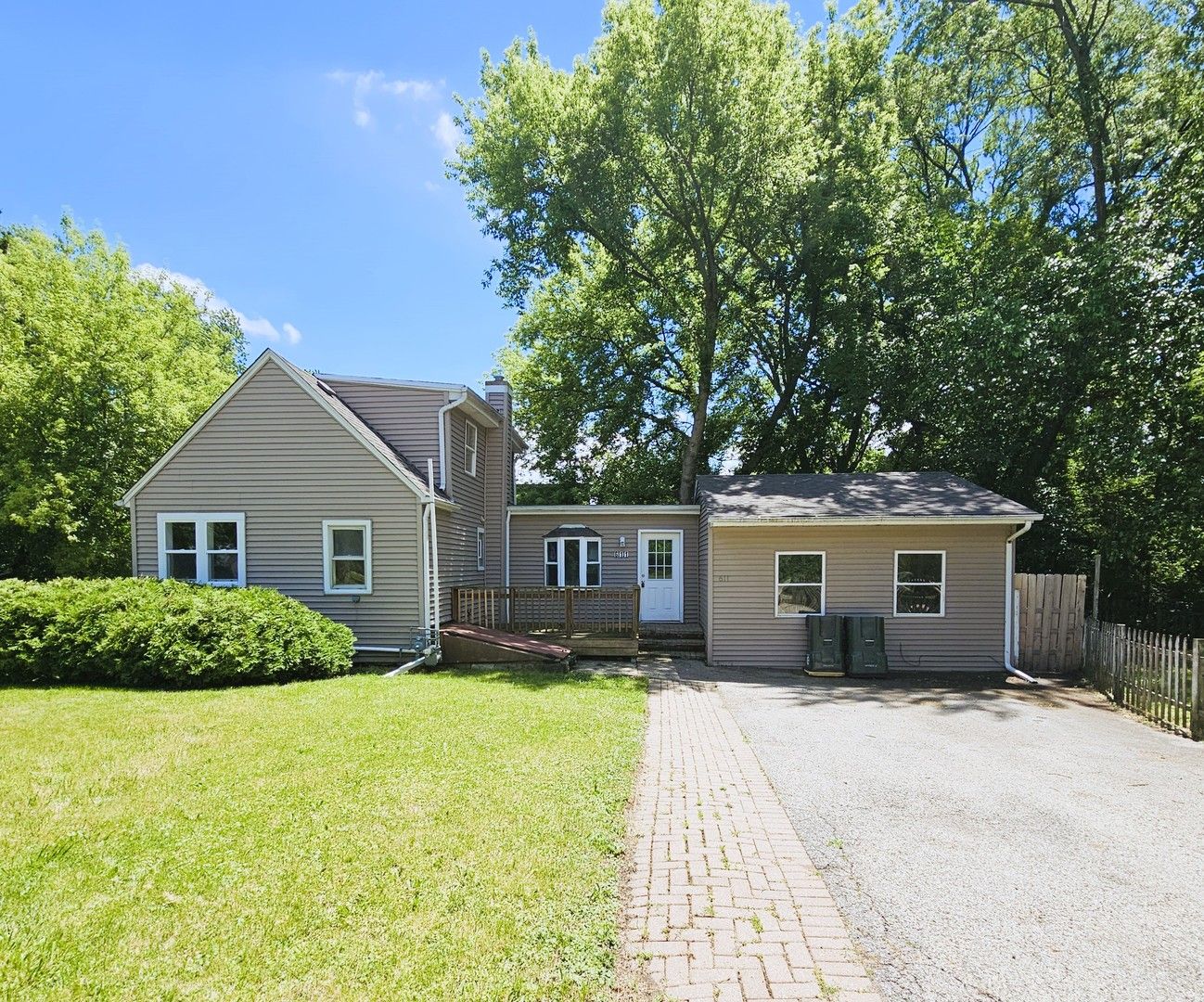 611 Golfview Drive — Round Lake Beach, IL 60073