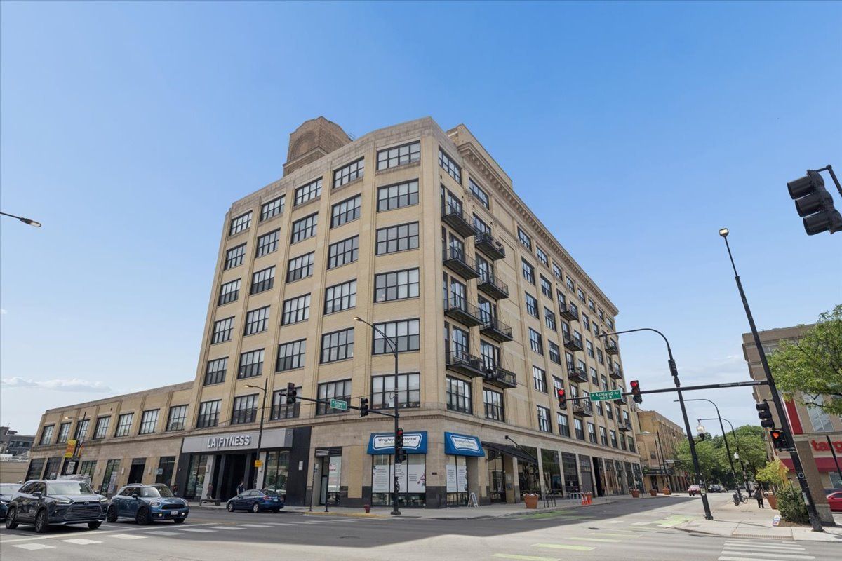 1601 W SCHOOL Street #502 — Chicago, IL 60657