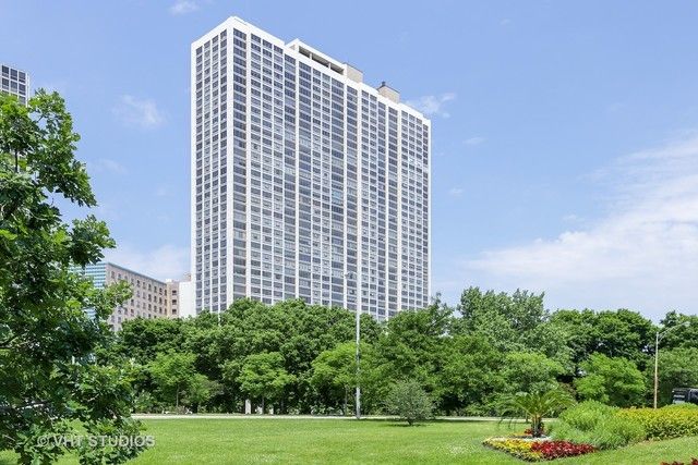2800 N Lake Shore Drive #1310 — Chicago, IL 60657