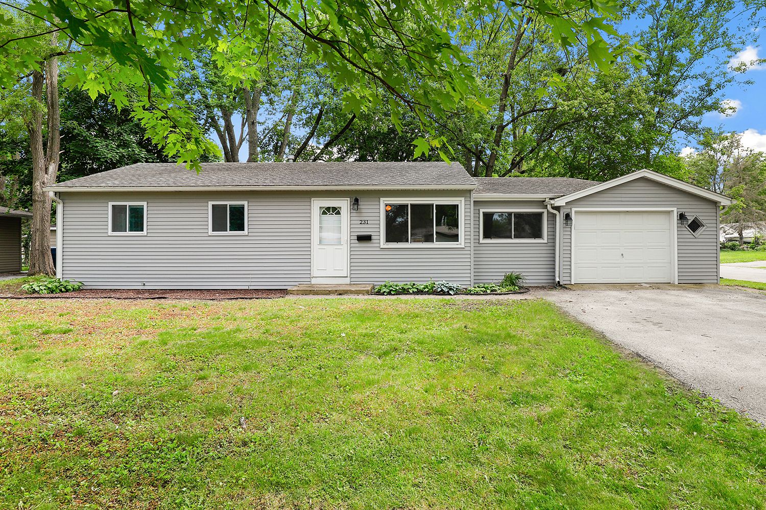 231 W 35th Street — Steger, IL 60475