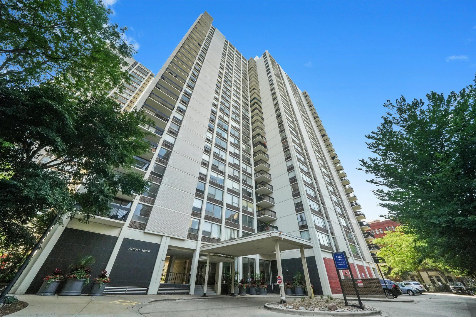 1460 N Sandburg Terrace #2507A — Chicago, IL 60610
