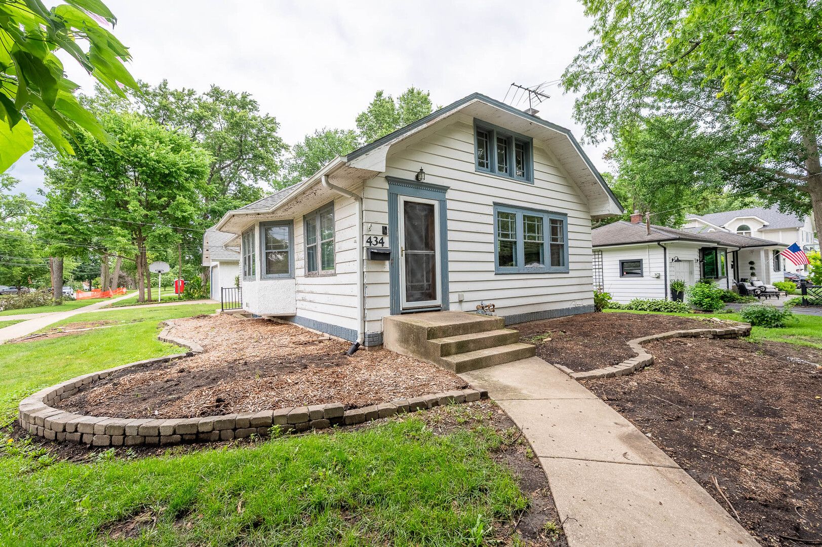 434 Oak Street — Glen Ellyn, IL 60137