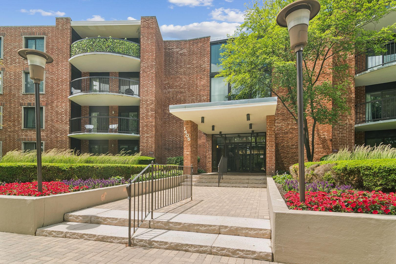 1405 E Central Road #218C — Arlington Heights, IL 60005