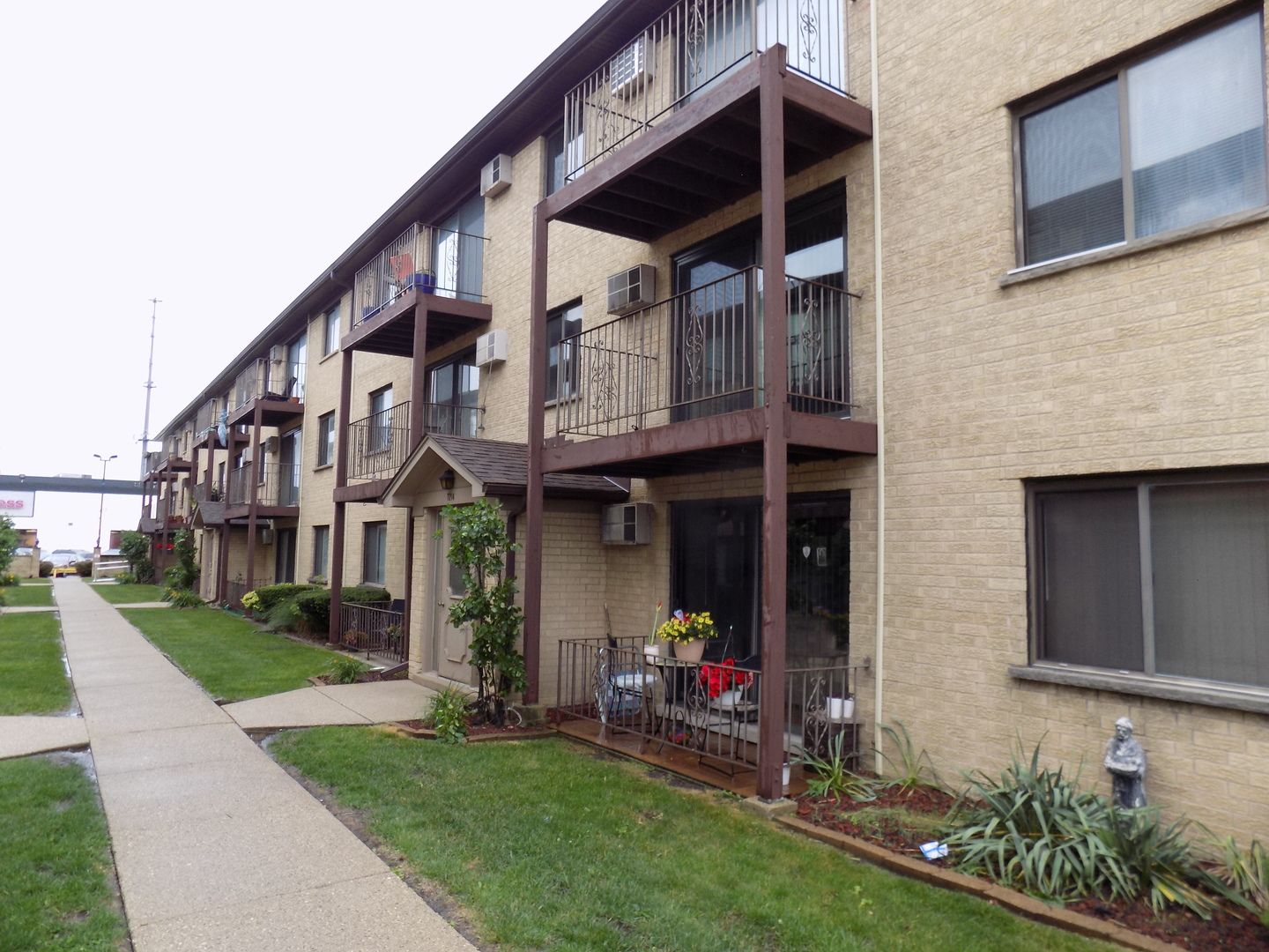 7214 W Wrightwood Avenue #2S — Elmwood Park, IL 60707