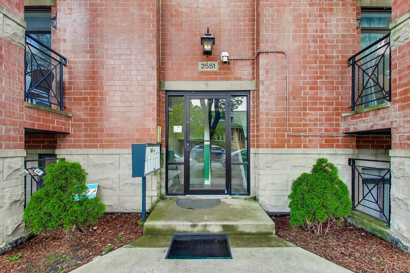 2551 W Arthur Avenue #1W — Chicago, IL 60645