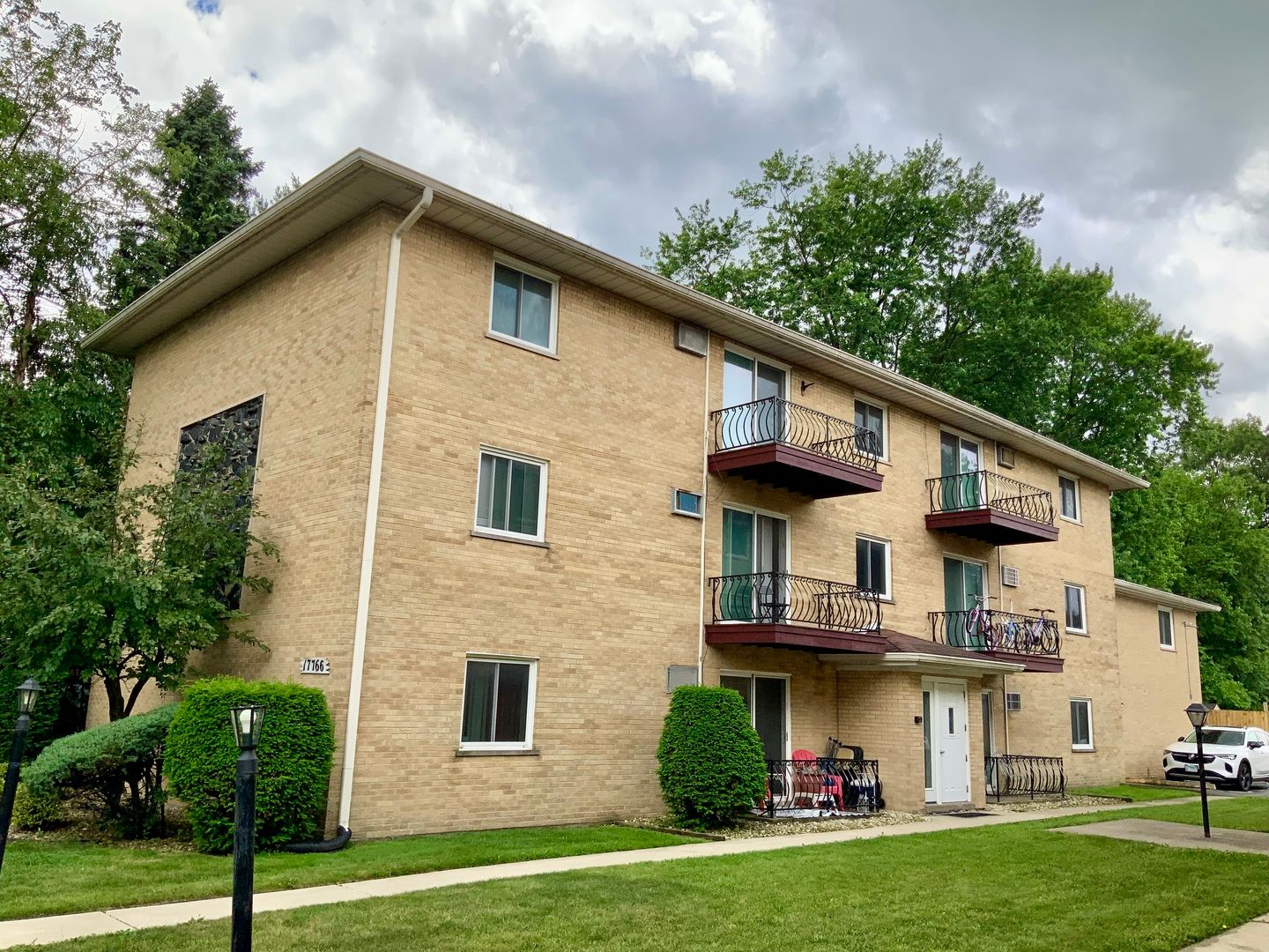 17766 Rosewood Drive — Lansing, IL 60438