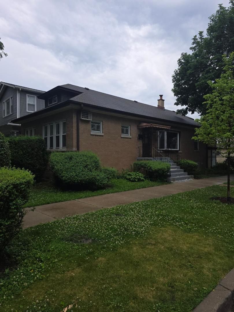 4201 W Ainslie Street — Chicago, IL 60630