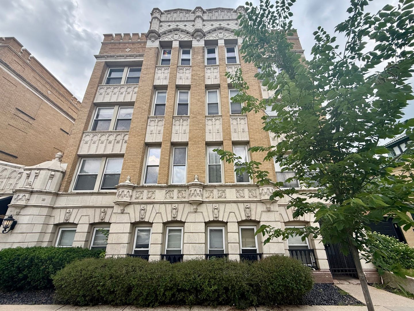 4240 N Clarendon Avenue #404N — Chicago, IL 60613