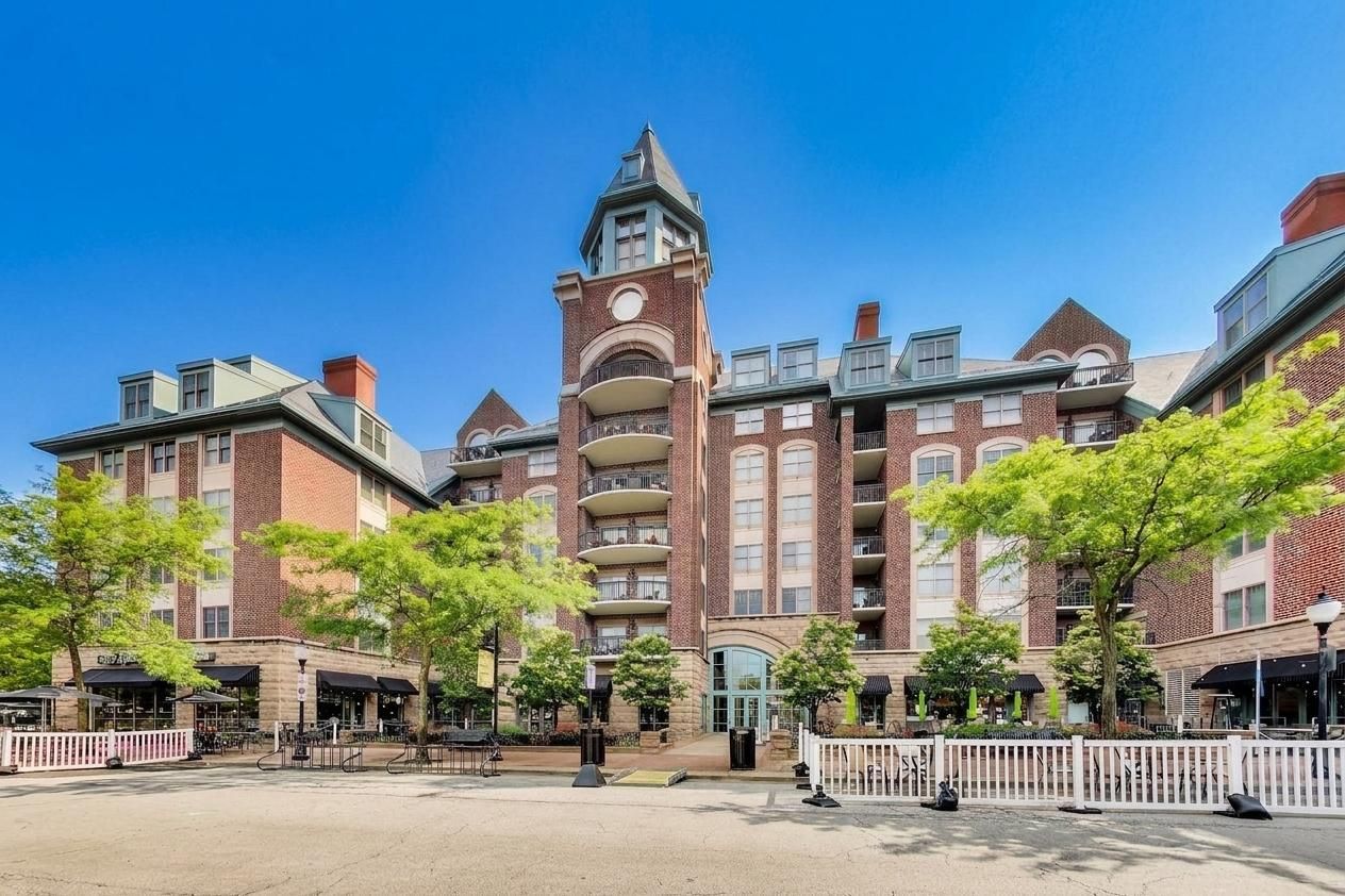 44 N VAIL Avenue #213 — Arlington Heights, IL 60005