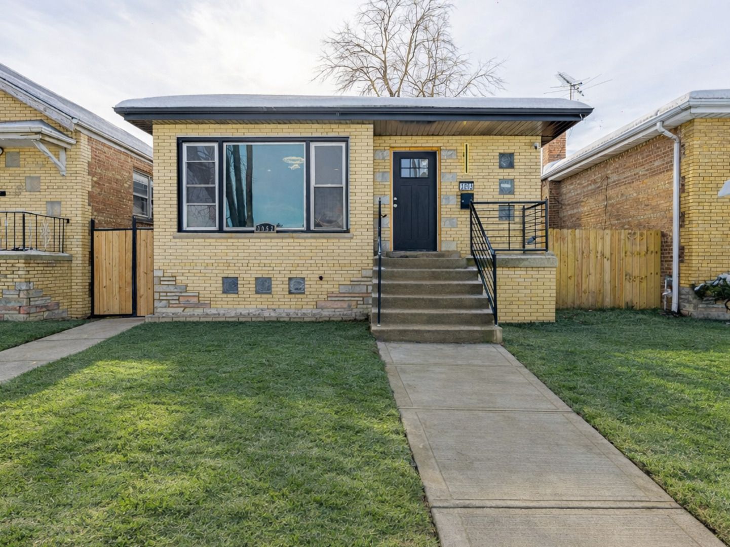 3053 W 77th Street — Chicago, IL 60652