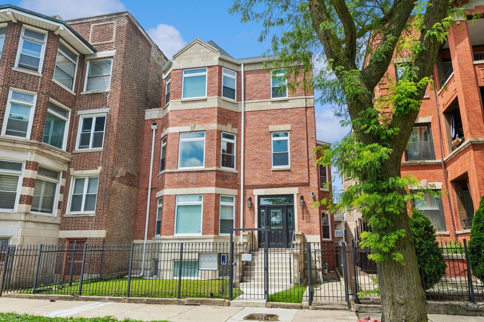4528 S King Drive #2 — Chicago, IL 60653