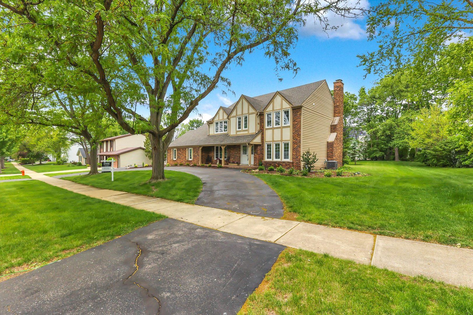 967 W Bauer Road — Naperville, IL 60563