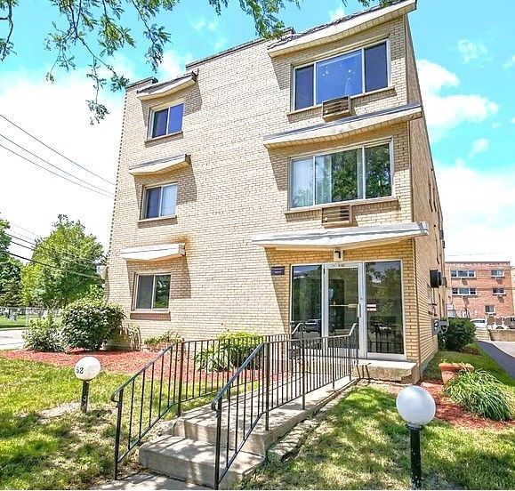 8152 Elmwood Avenue #G4 — Skokie, IL 60077