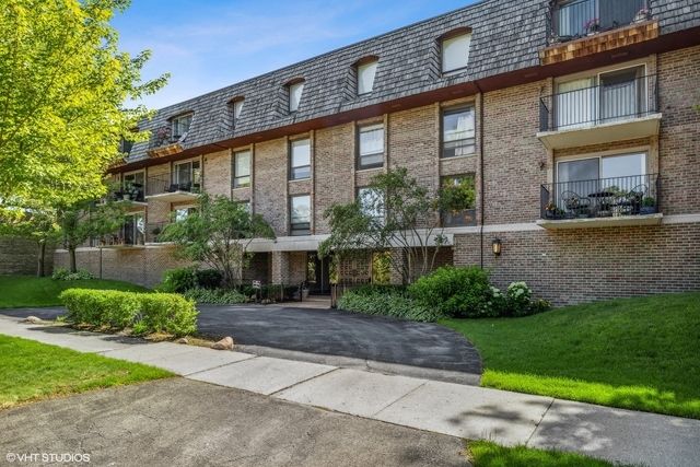 134 Green Bay Road #104 — Winnetka, IL 60093