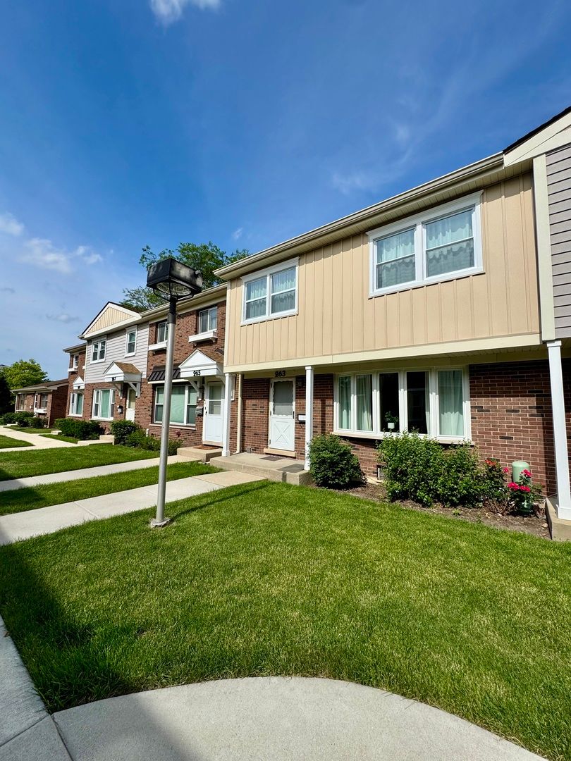 263 Green Court — Wood Dale, IL 60191