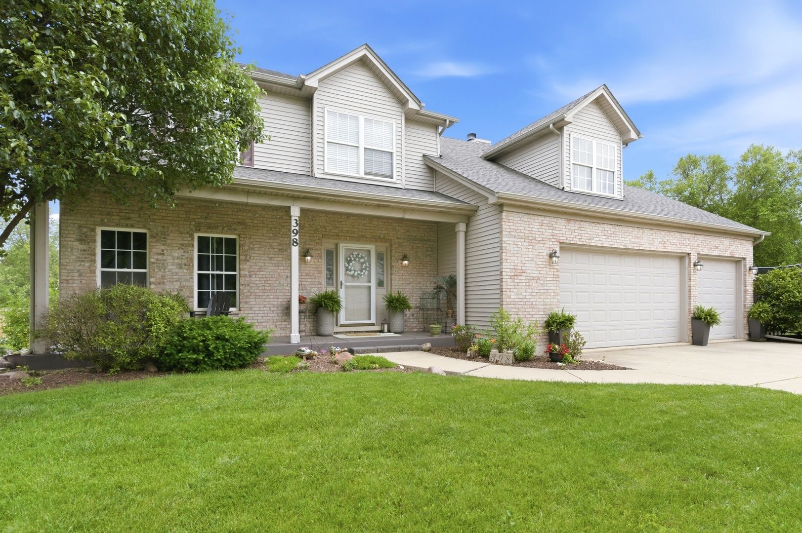 398 Essex Drive — Oswego, IL 60543