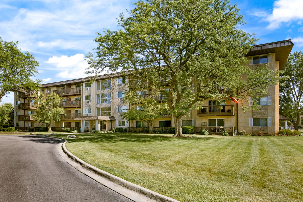 2214 S Goebbert Road #178 — Arlington Heights, IL 60005
