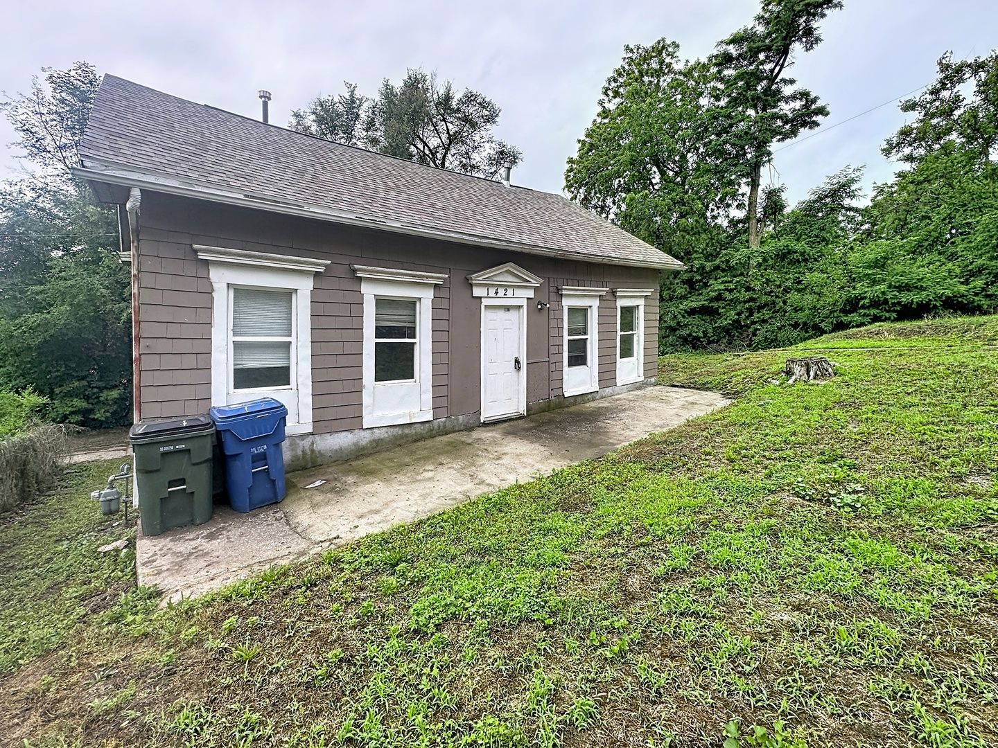 1421 W 10th Street — Davenport, IA 52804