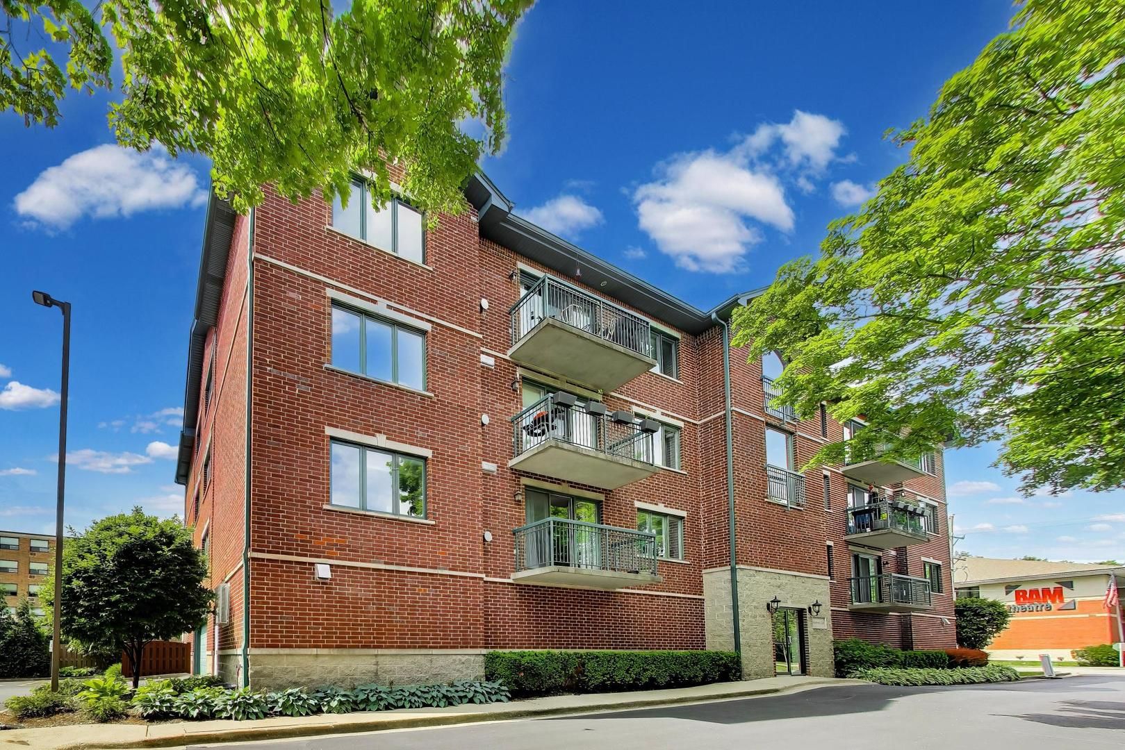 511 N Cass Avenue #2C — Westmont, IL 60559
