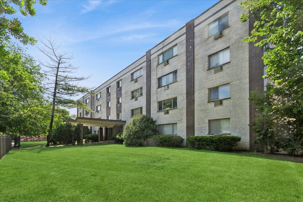 1415 W Pratt Boulevard #303 — Chicago, IL 60626