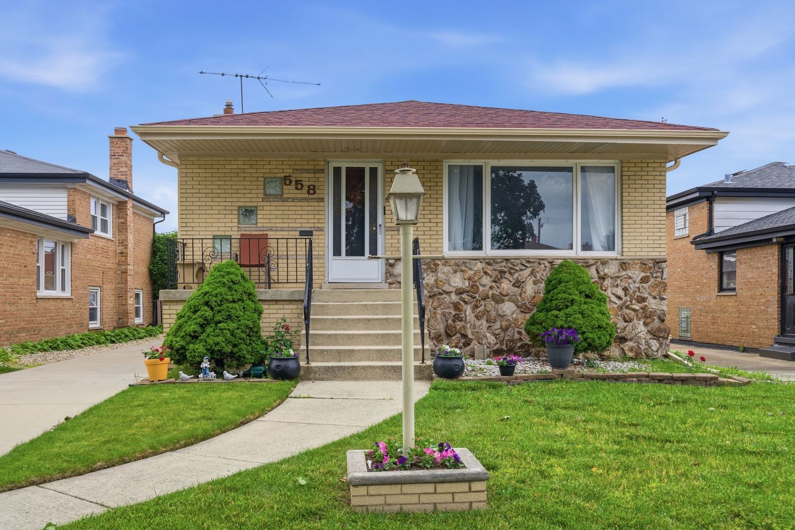 558 Manistee Avenue — Calumet City, IL 60409