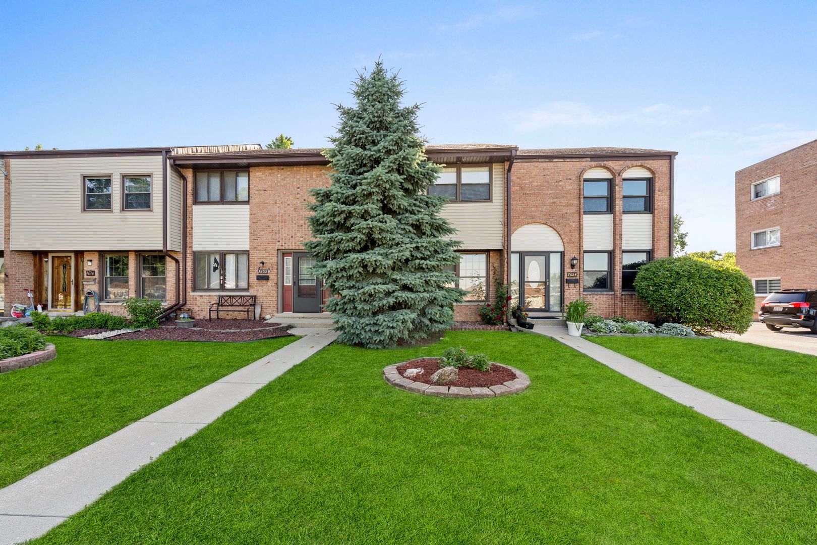 7628 S 88 Avenue #15 — Justice, IL 60458