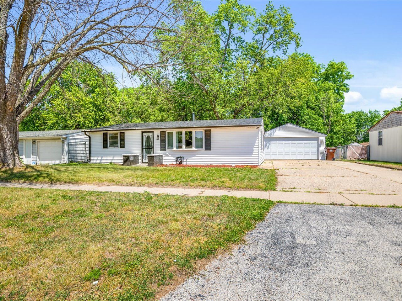7423 Cadet Road — Machesney Park, IL 61115