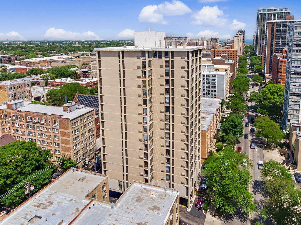 5740 N Sheridan Road #17C — Chicago, IL 60660