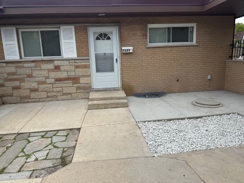 7323 N Damen Avenue — Chicago, IL 60645